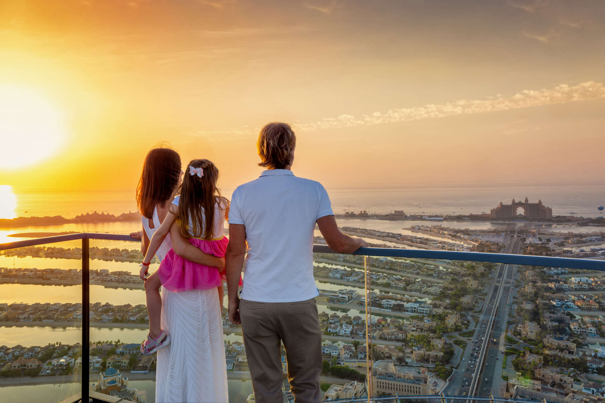 How to Invest Money in the UAE to Generate Wealth: 2025 Guide