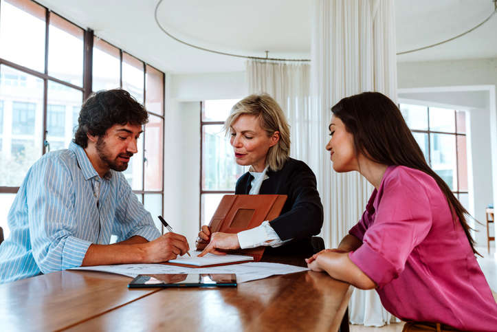Property Advisor Dubai: Why You Need One, Not Just an Agent | Holo